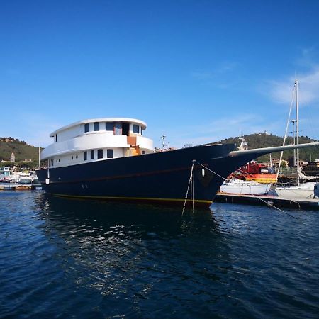 Classic Yacht Yanika Yachting Watersport Ets 维拉普特祖 外观 照片